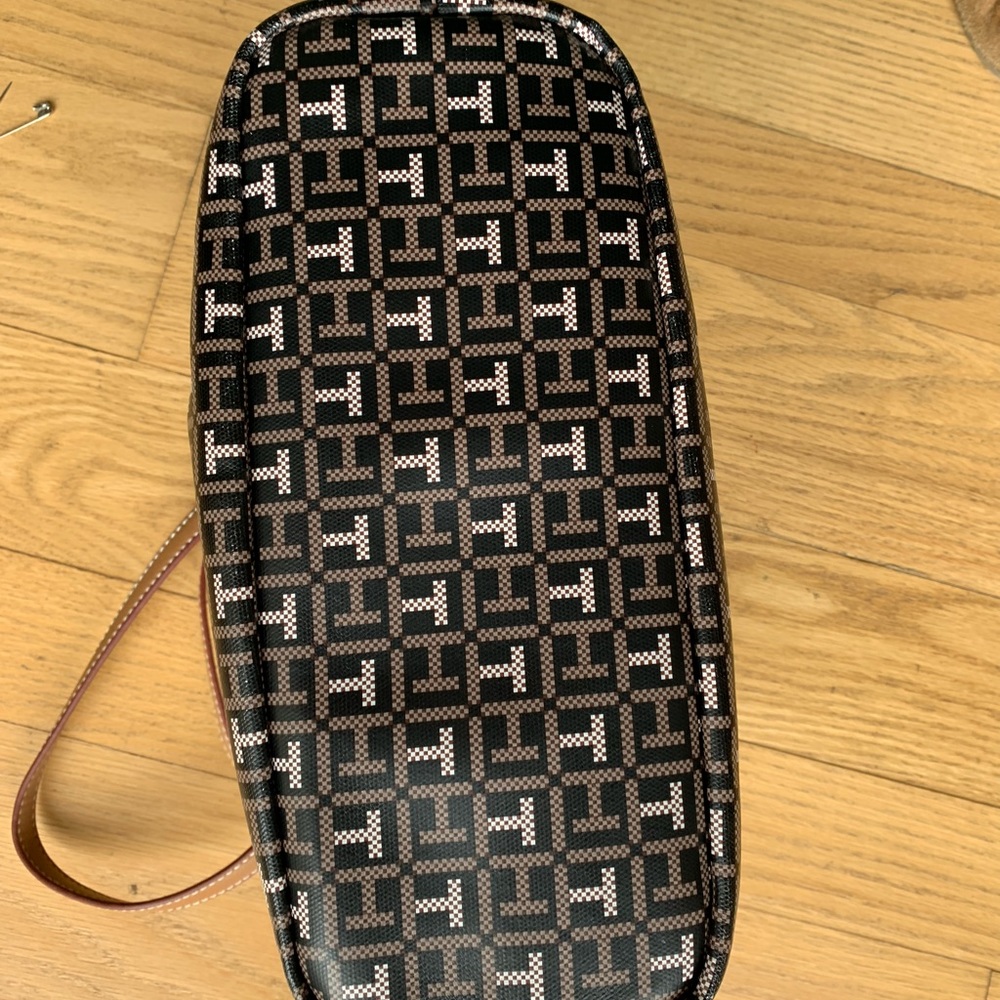 Tommy Hilfiger Handbag (nwot) - Picture 3 of 4